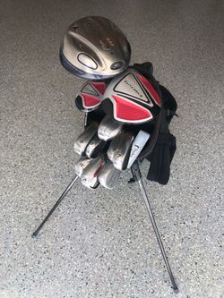 Golf club man senior right handed complete set with club bag. Super light , good for seniors or lady beginners