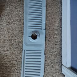 New! Great To HAVE. Rubber Mat That GOES Around Faucet And Catches Water And Also You Can Put Your Sponge & Soap On. See Photos. Cash And Pickup Only