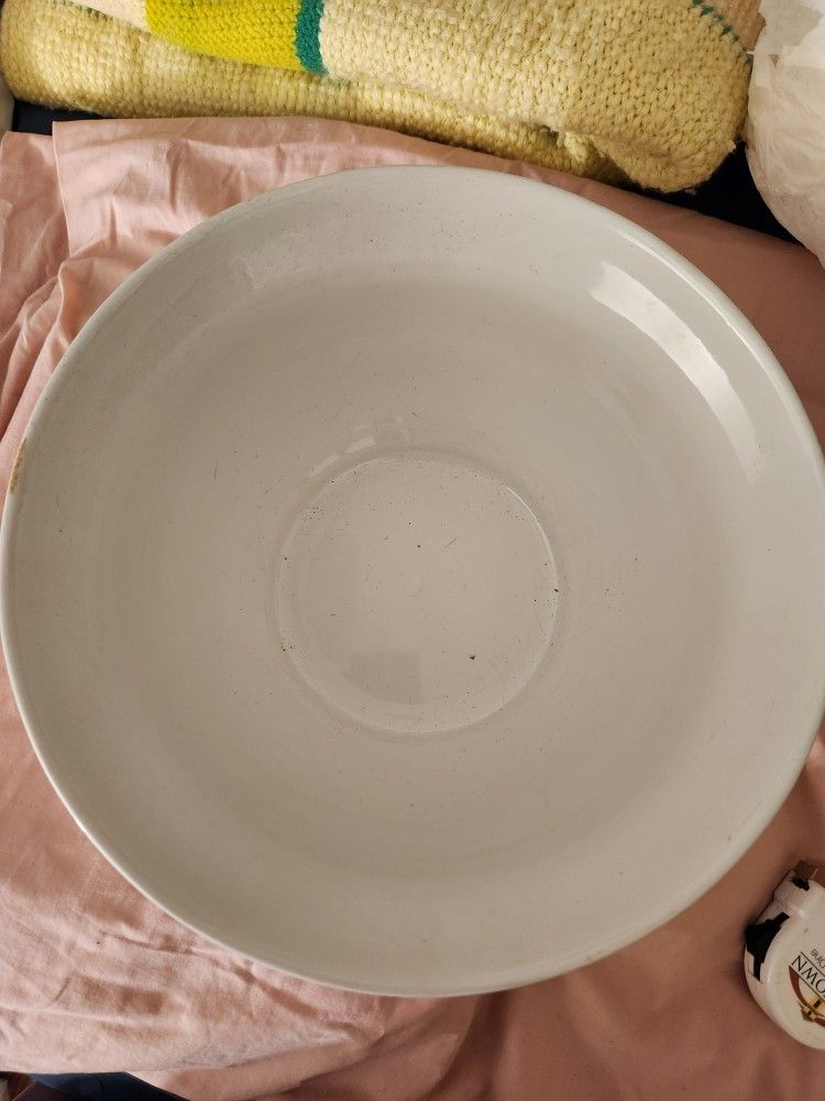 2 White Ceramic Bowls