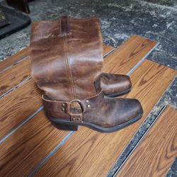 Female leather riding boots