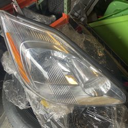 Sienna Passenger Side Headlight 