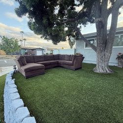 U-shaped sectional sofa /couch