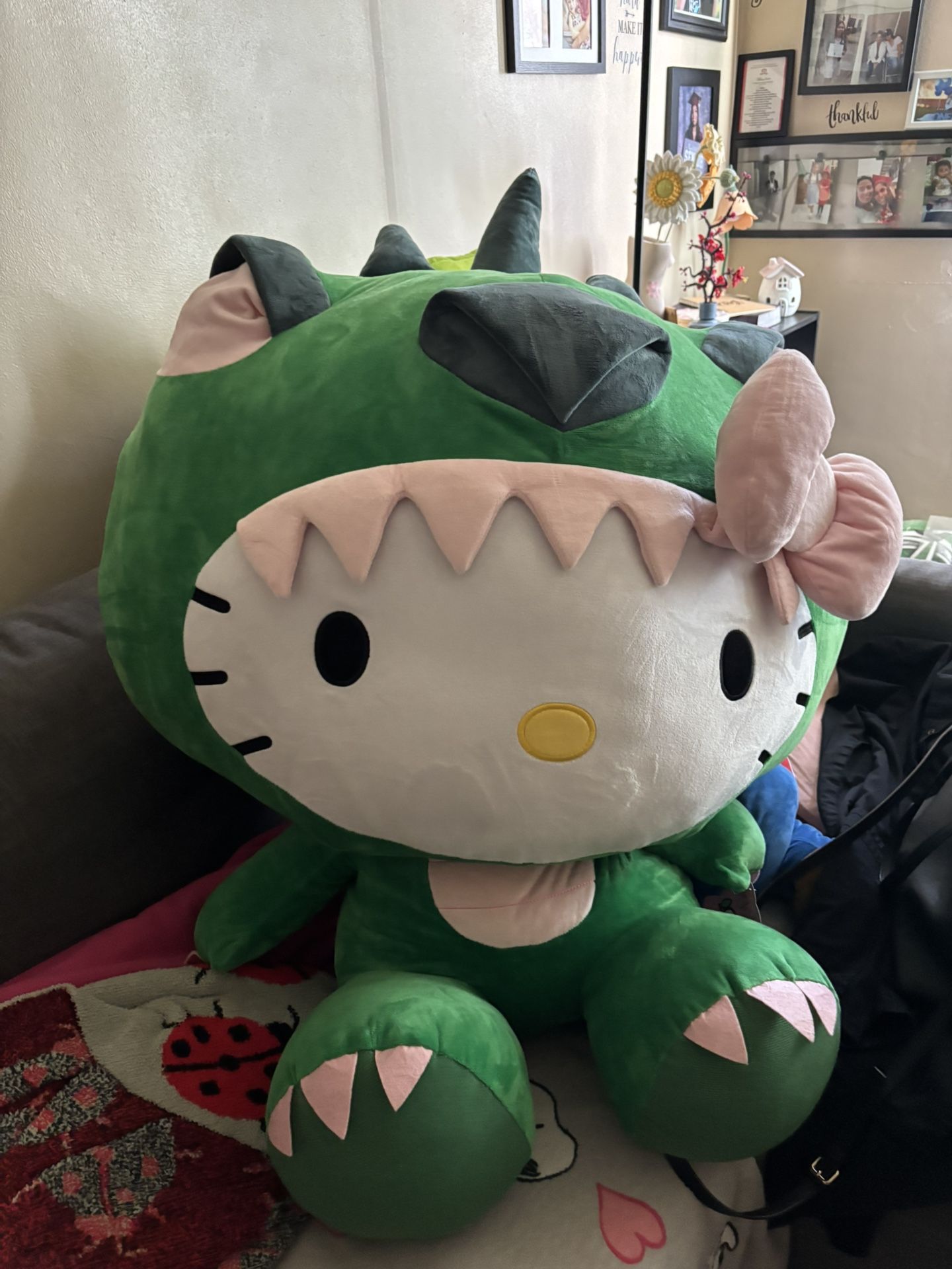 XL Sanrio Hello Kitty Dinosaur 