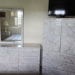 FREE ITEMS *Bedroom Dresser Set, Recliner, Dining Table