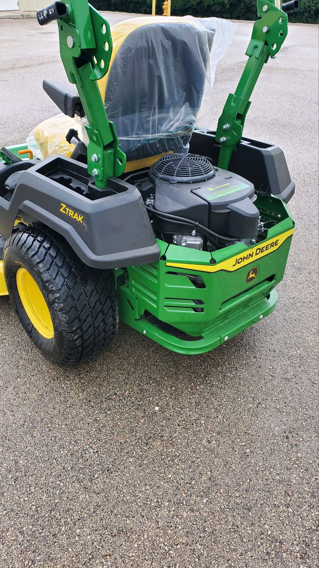 Brand new John Deer Z530M Zero Turn. 48” Deck 24 HP Kawasaki Engine for