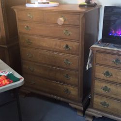 Kindel Grand Rapids 7 Drawer Dresser