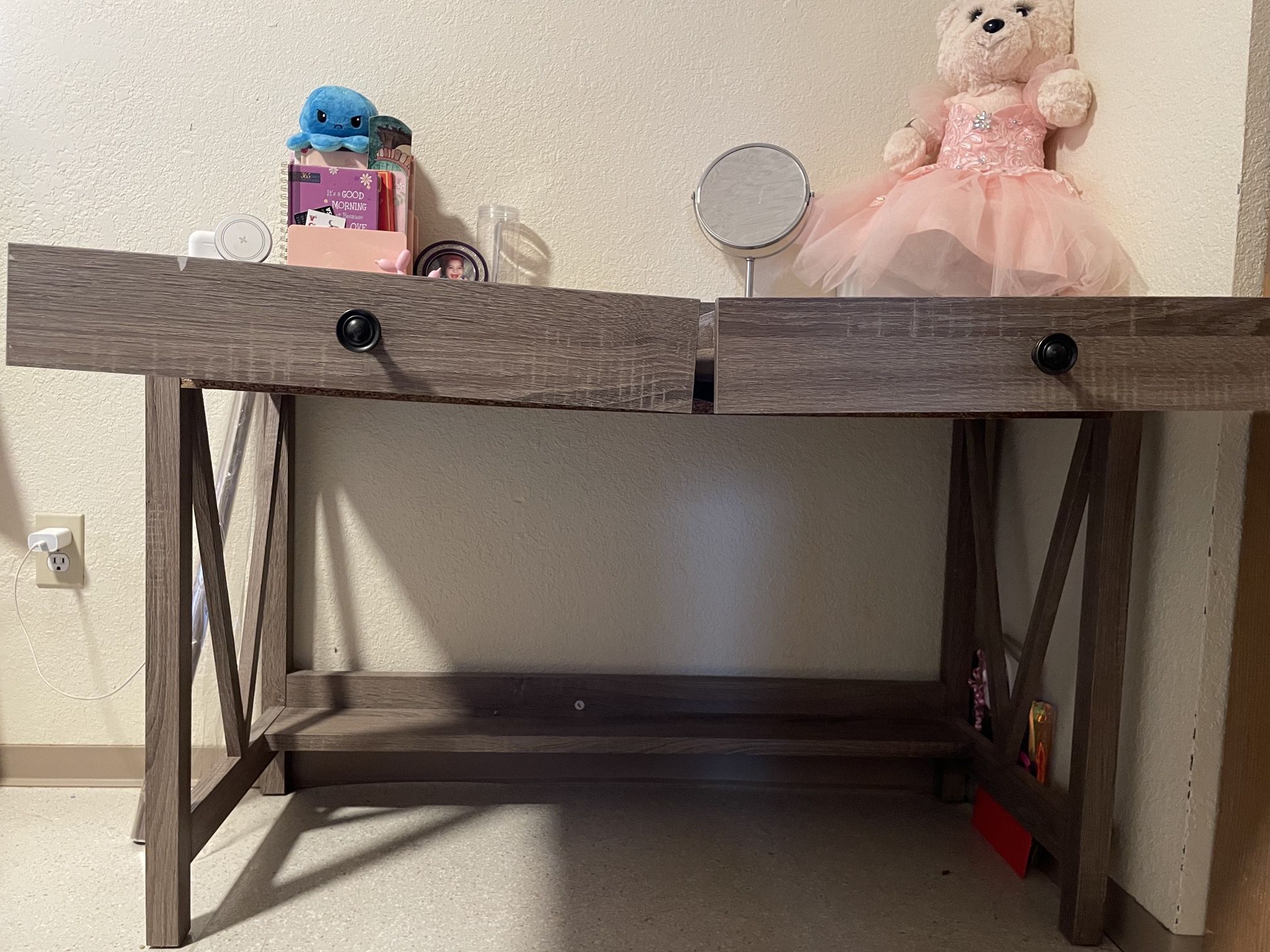 Desk Like New