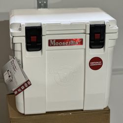 Moosejaw 25 Quart Ice Fort Hard Cooler with Microban