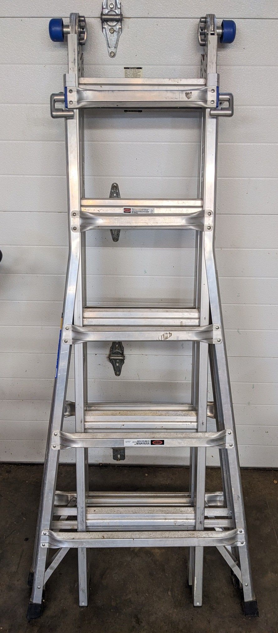 Werner 22 ft reach Little Giant 300 lb ladder MT-22