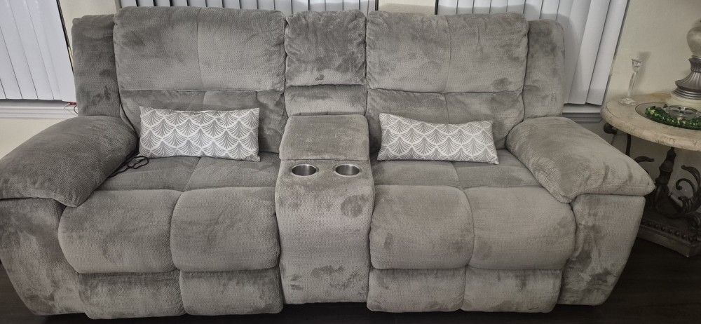 Recliner With Cup Holders 