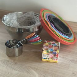 Beand New Stainless Steal Mixing Bowls w/ Lids + Measuring Cups