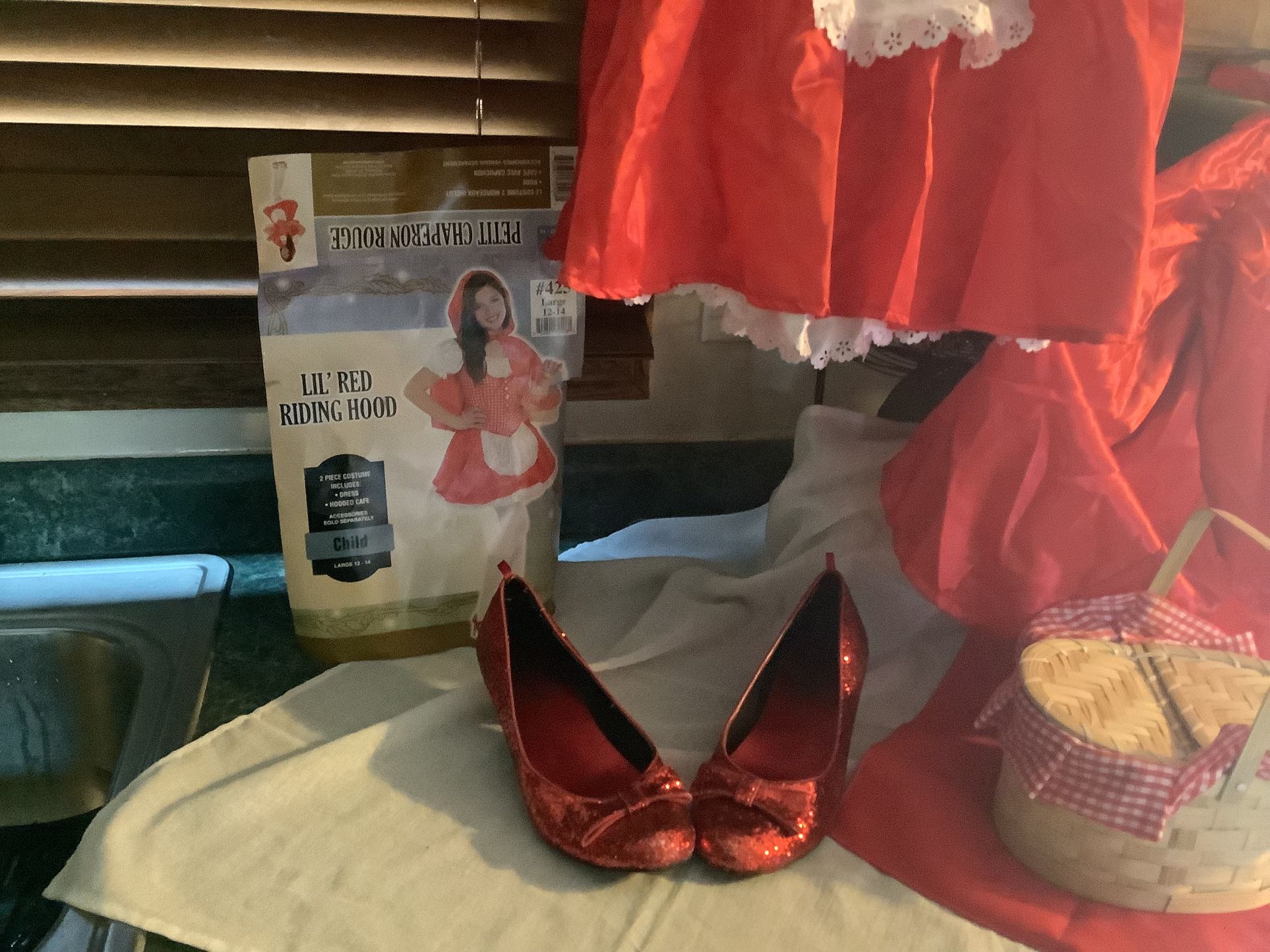 Halloween CostumesUSA Lil’ Red Riding Hood size Large 12-14 complete deluxe costume including dress, hooded cafe, red shoes, baskets With red cloth l