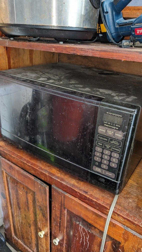 Kenmore Countertop Microwave, Large, Black, Needs Cleaned, Eastside