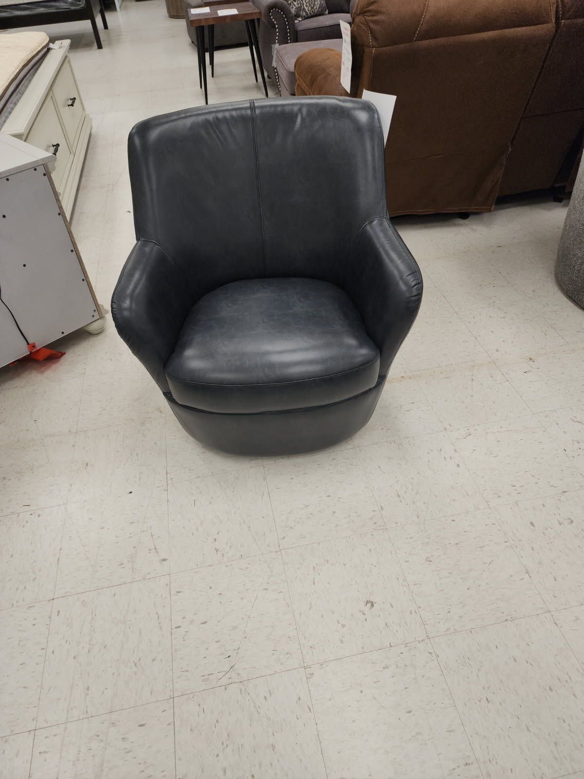 ACCENT CHAIR