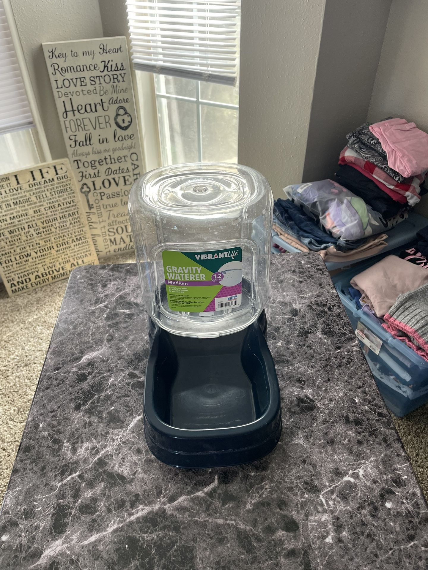 1.2 Gallon Pet Water Feeder/Gravity Waterer