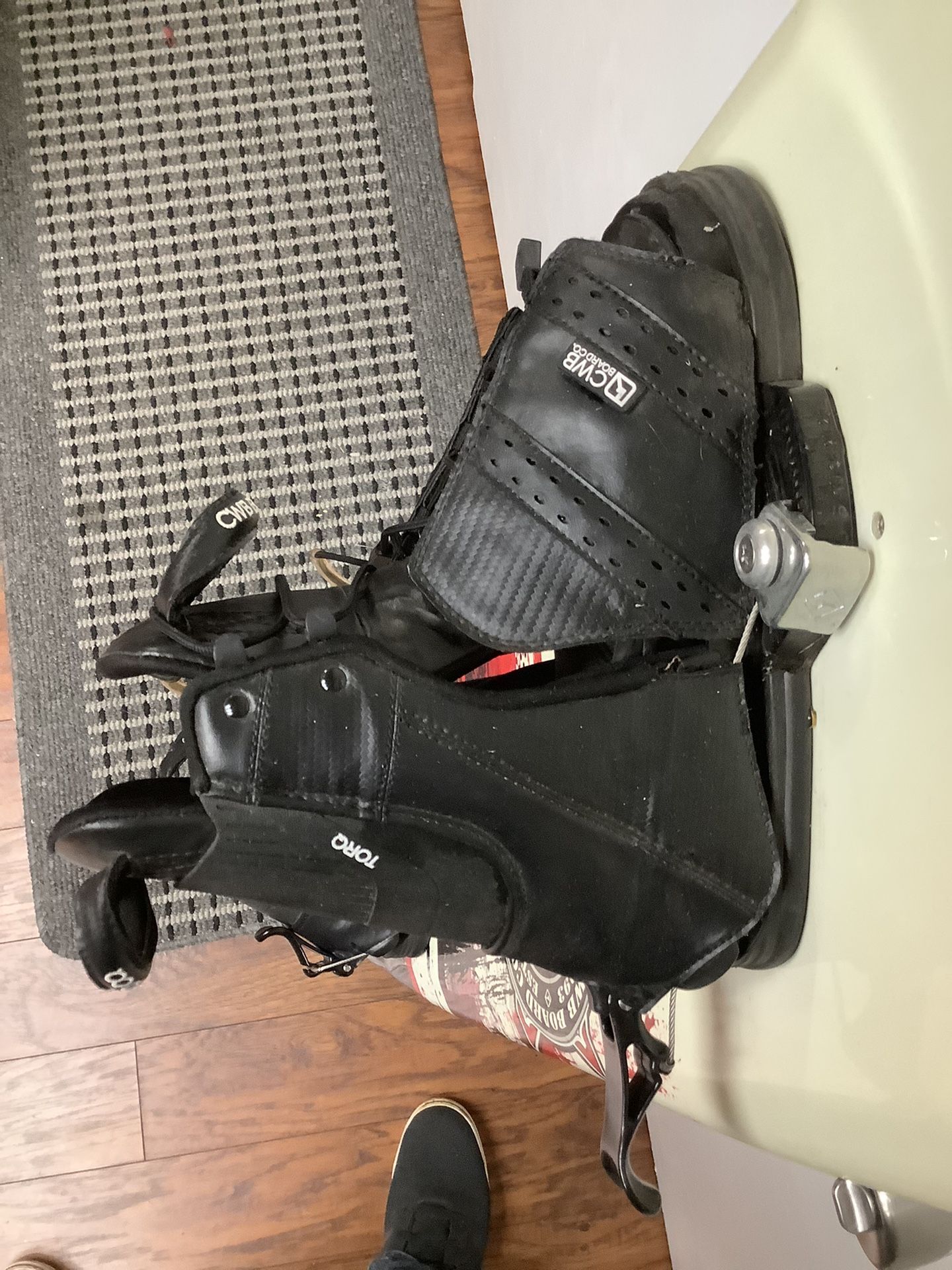 134 cwb Faze wakeboard men’s 5-8 cwb Toro bindings