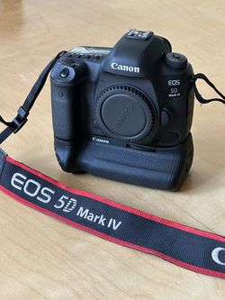 Canon 5D Mark iV Full Frame DSLR Camera Bundle