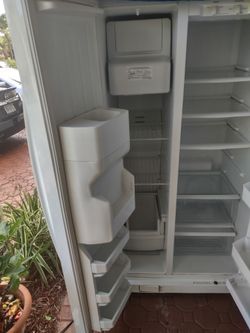 Side by side refrigerator