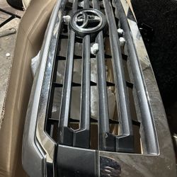 2020 Toyota Sequoia Grill 