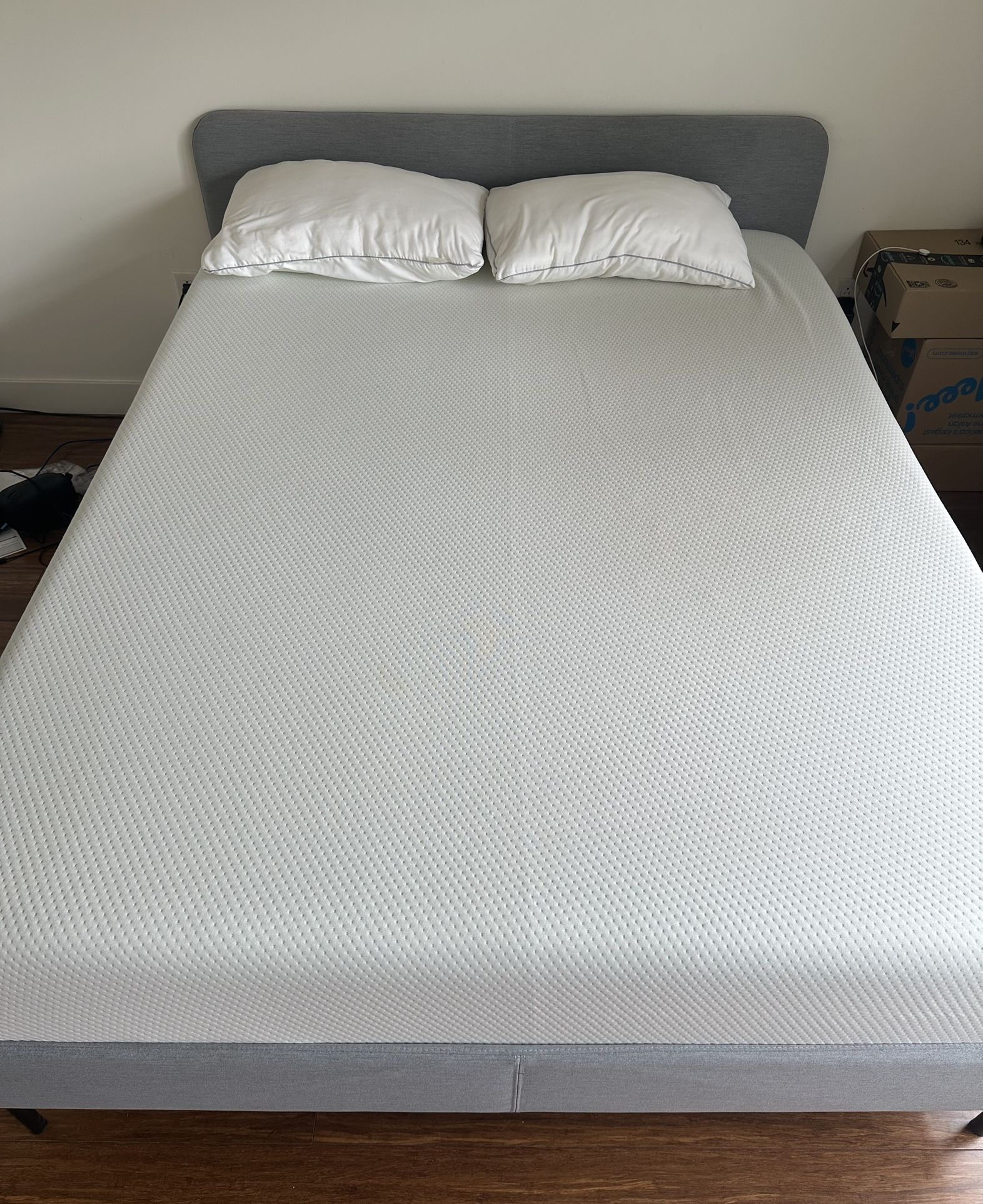 IKEA Slattum Bed Frame + Zinus 12” Queen Size Mattress