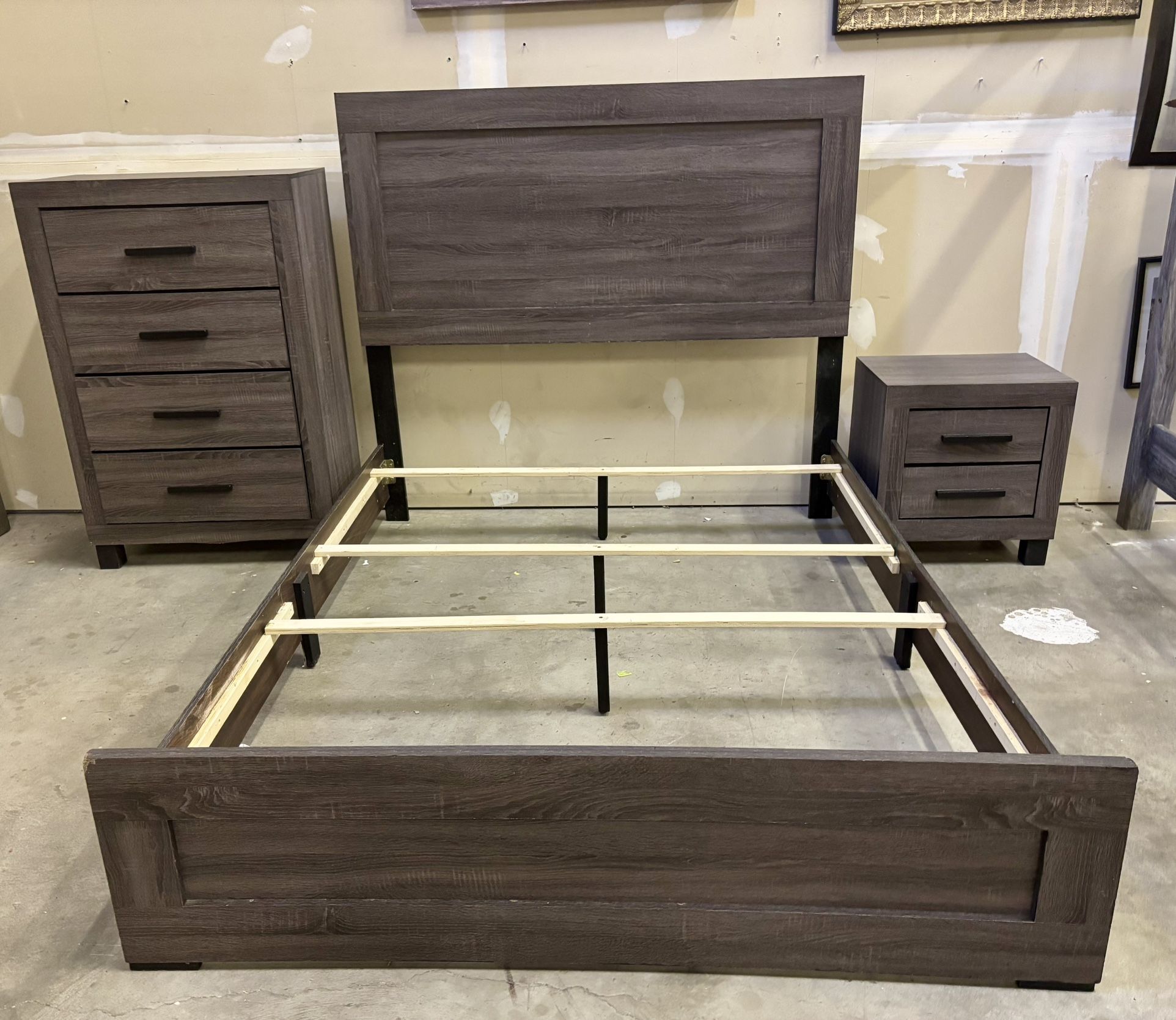 Favourite Design Three Piece Queen Platform Bedroom Set