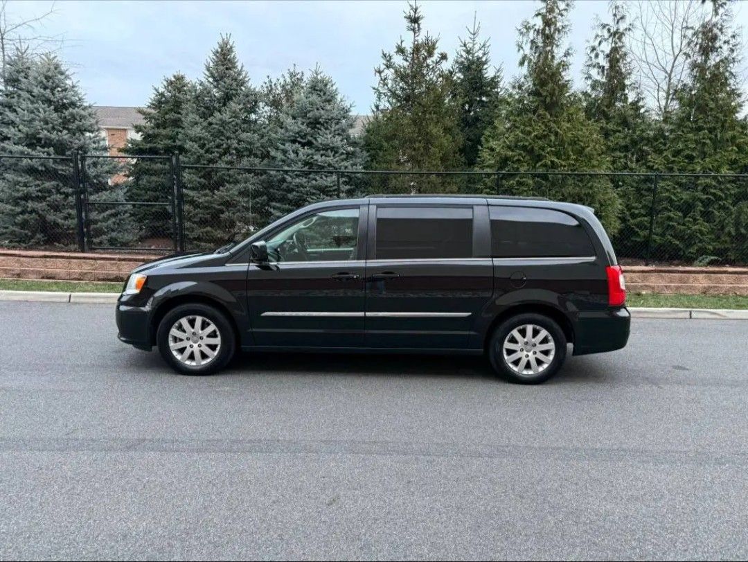 2014 Chrysler Town & Country Touring