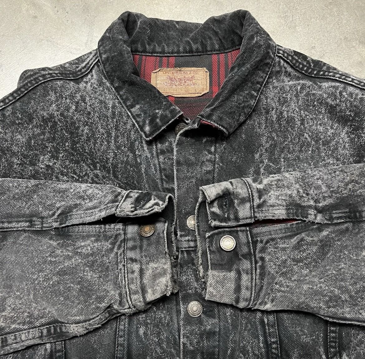 Vintage 80’s Levi’s Acid Wash Blanket-Lined Distressed Denim Trucker Jacket M