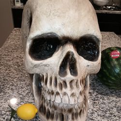 Giant Skull Light up eye With Sound prop