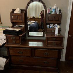 1920  Gentleman’s Dresser