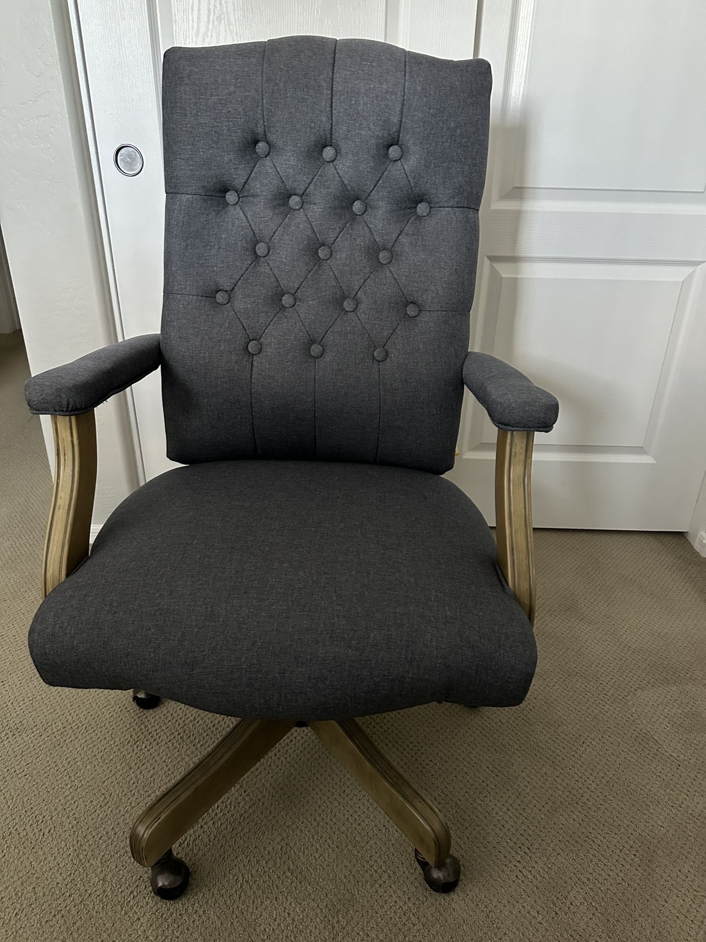 Traditional Executive Chair - Boss Office Products