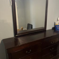 Dresser With Mirror Set 