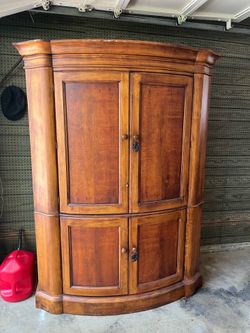 Romweber Armoire / TV stand