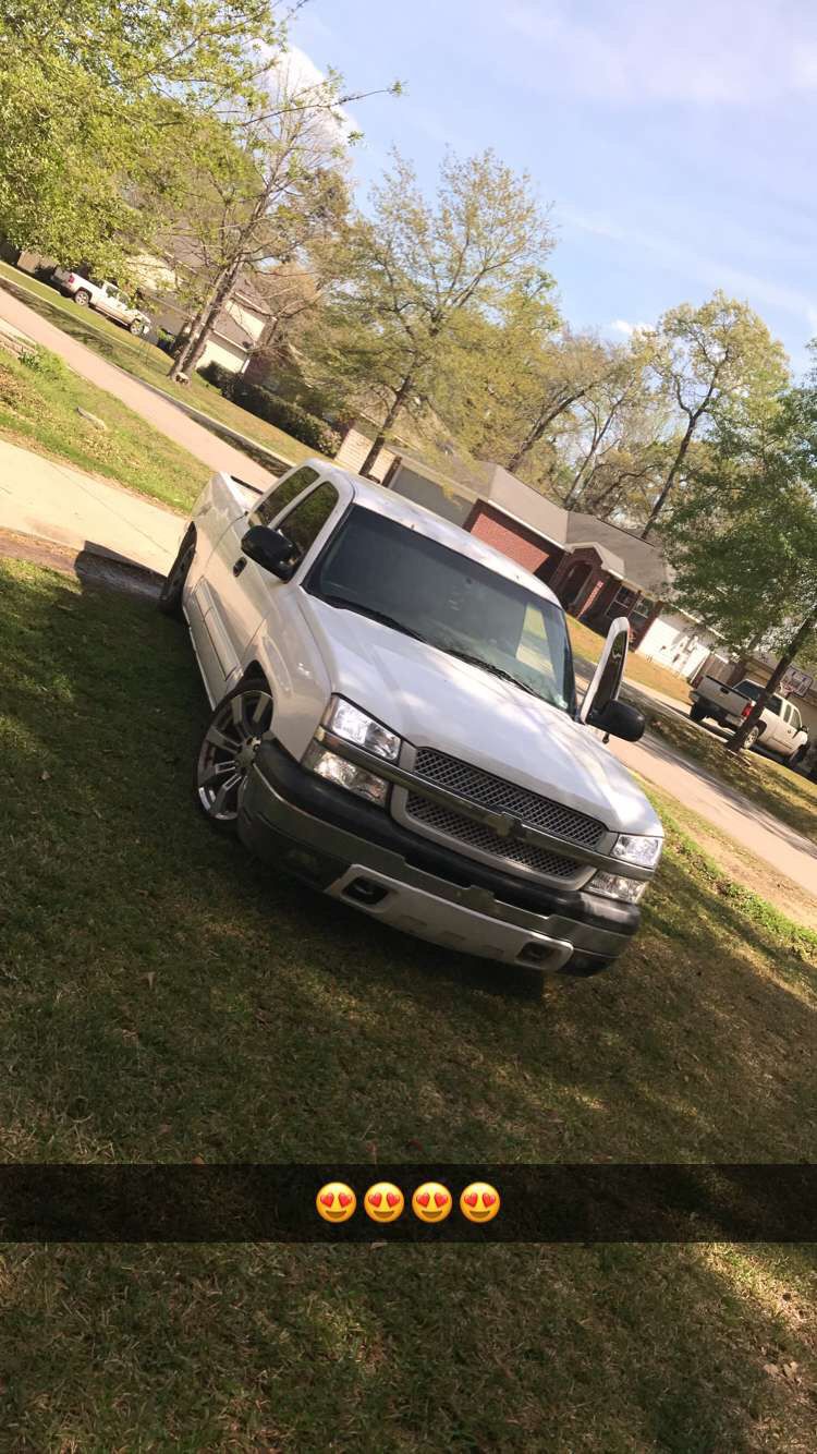 2003 chevy Silverado 1500 extended cab 5.3L. 5/7 drop done the right way by chuckys custome comes with Ds18 stereo and door speakers truck runs fi
