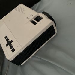 Vankyo Projector – Great Condition, Home Theater Ready!