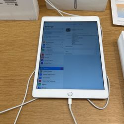 iPad 7th Generation 32 GB WiFi +cellular