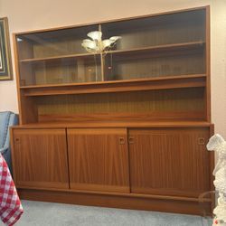MCM Display Hutch