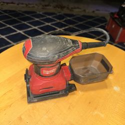 Milwaukee 1/4 Sheet 3.0A Palm Sander Corded