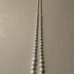 Women’s Fashion Jewelry White & Silver Beaded Necklace Lobster Closure, Size 18”