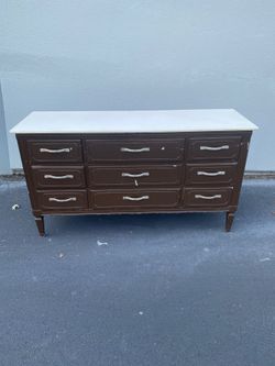 Dresser