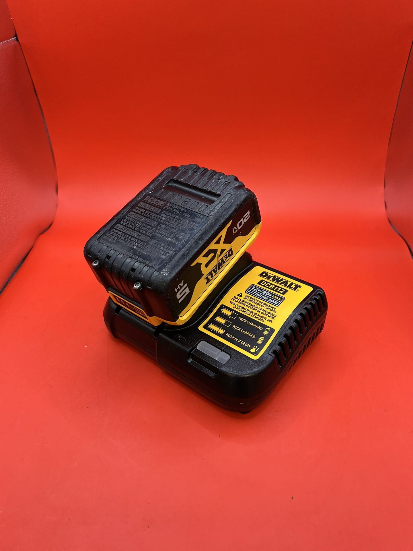 Dewalt 20v Charger With 5ah Battery DCB112