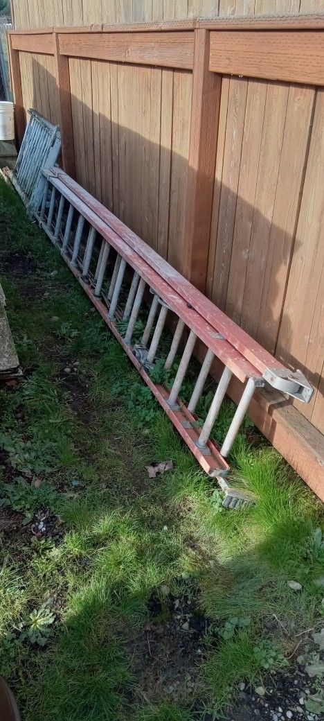 24' Fiberclass Exstion Ladder