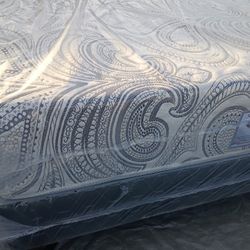 Brand New Queen Size Memory Foam Mattress and box spring free delivery depends on location 