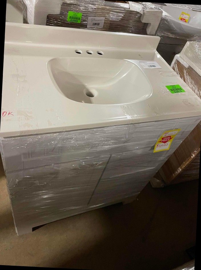 STYLE SELECTIONS 30-in Bathroom Vanity with Marble Top HGVL