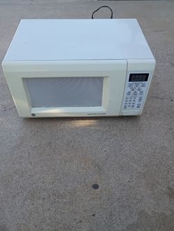 GE microwave oven good shape works good no offers no trades 75th Ave Indian School $25 cash cheap