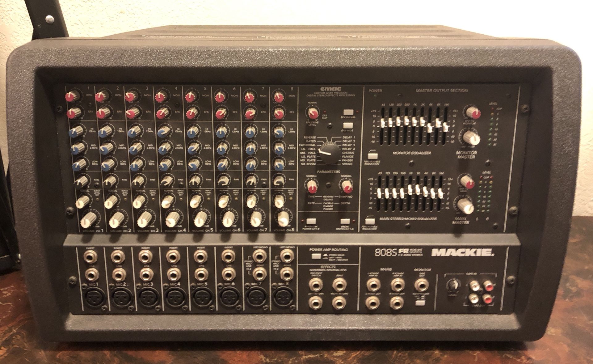 Mackie 808s Powered Mixer Amp System / 2 Peavey Speakers 115 DL / 2 microphones / All cords included