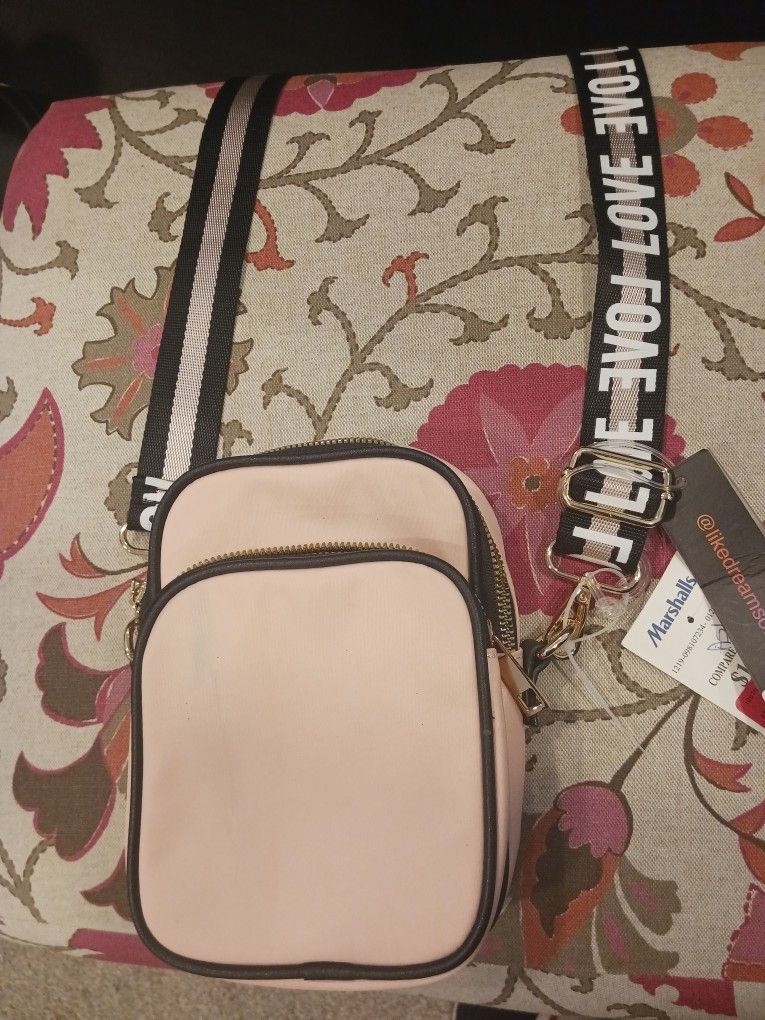 BRAND NEW CROSSBODY PURSE.......😁😊😍