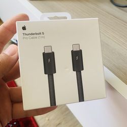 Apple Thunderbolt 5 (USB‑C) Pro Cable (1 m) Black