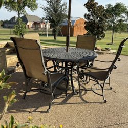 Weirs Augusta Outdoor Round Table With Chairs