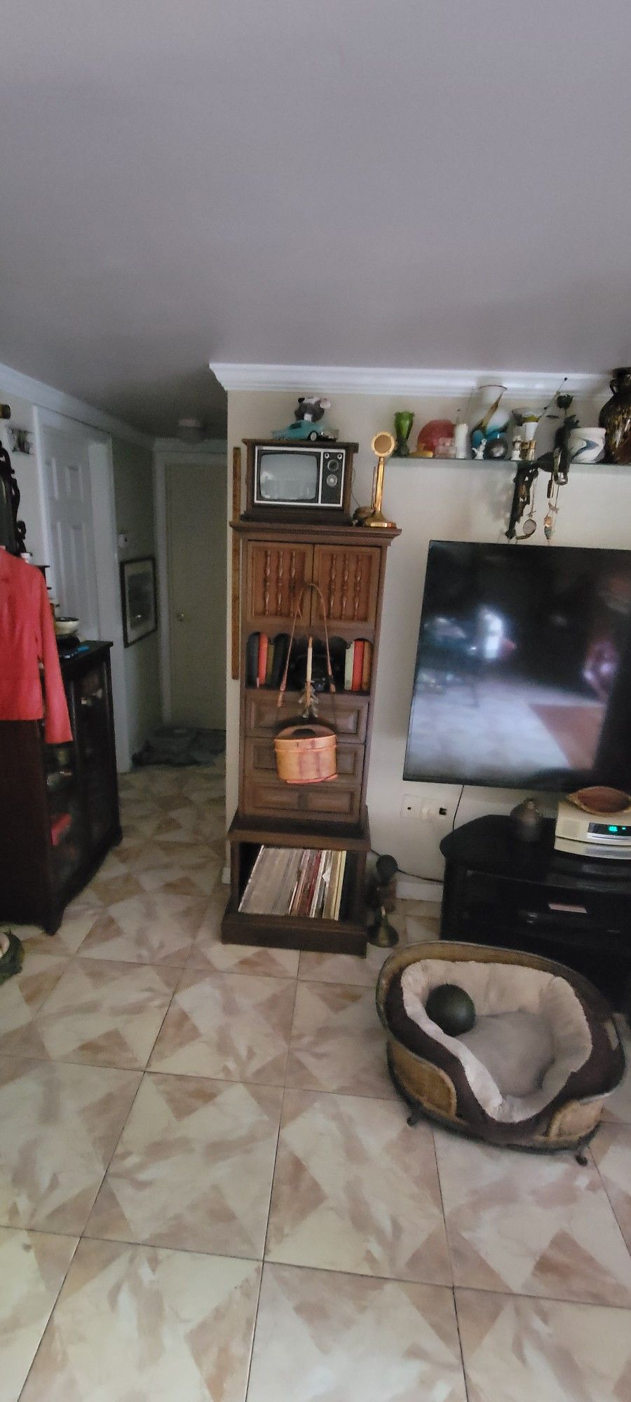 Antiques   RCA  Salesman sample.   console TV , Works  Gold.   microphone   Antique kuku clocks Antique spinning wheel Hand blown signed vases  More 