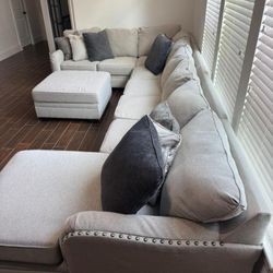 Upgrade, Comfortable Couch in Excellent Sharp
